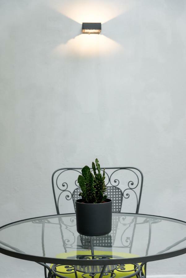 Central Cozy Studio With A Secret Garden Athens Exterior photo